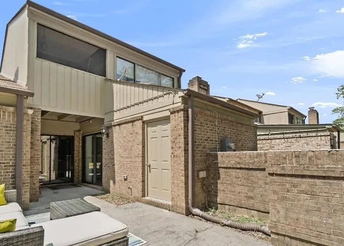 Gorgeous 2 Bedroom Near Carowinds - Patio - Pool