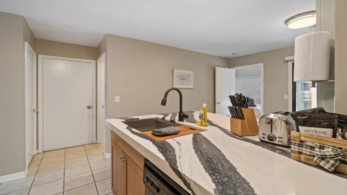Gorgeous 2 Bedroom Near Carowinds - Patio - Pool Сasa de vacaciones Charlotte